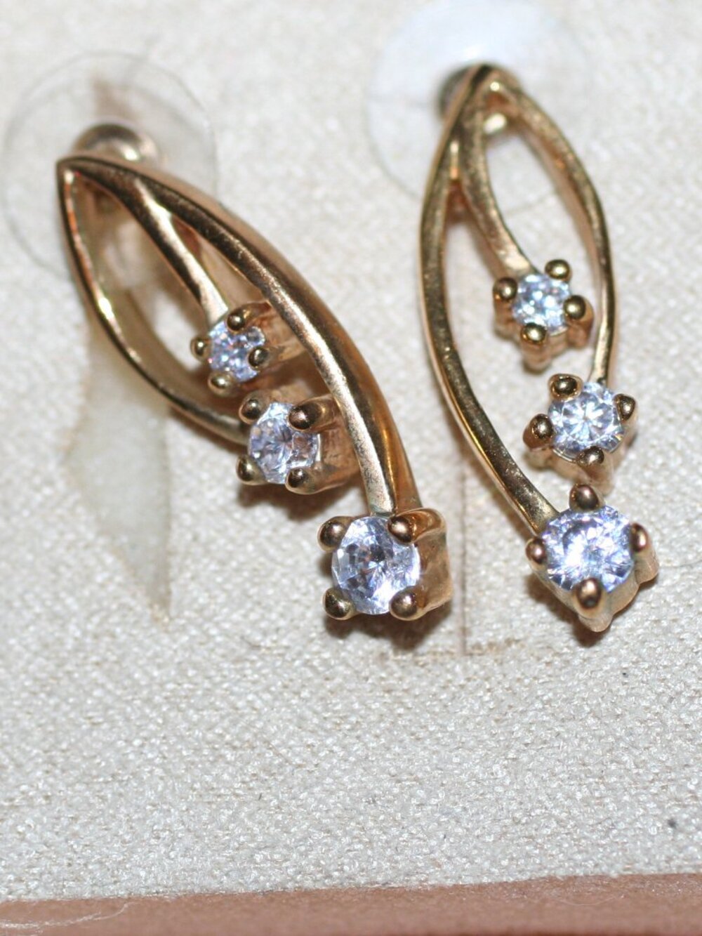 Vtg Clear RhineStone Gold Tone Leaf Style Post Earrings Costume